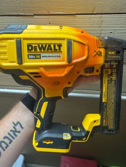 DeWalt DCN680 Brad Nailer