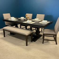 I am selling a luxury dining set.