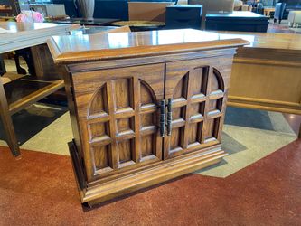 THOMASVILLE Arched Lattice Pattern Nightstand