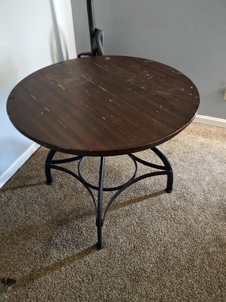 Round Kitchen Table With Chairs 