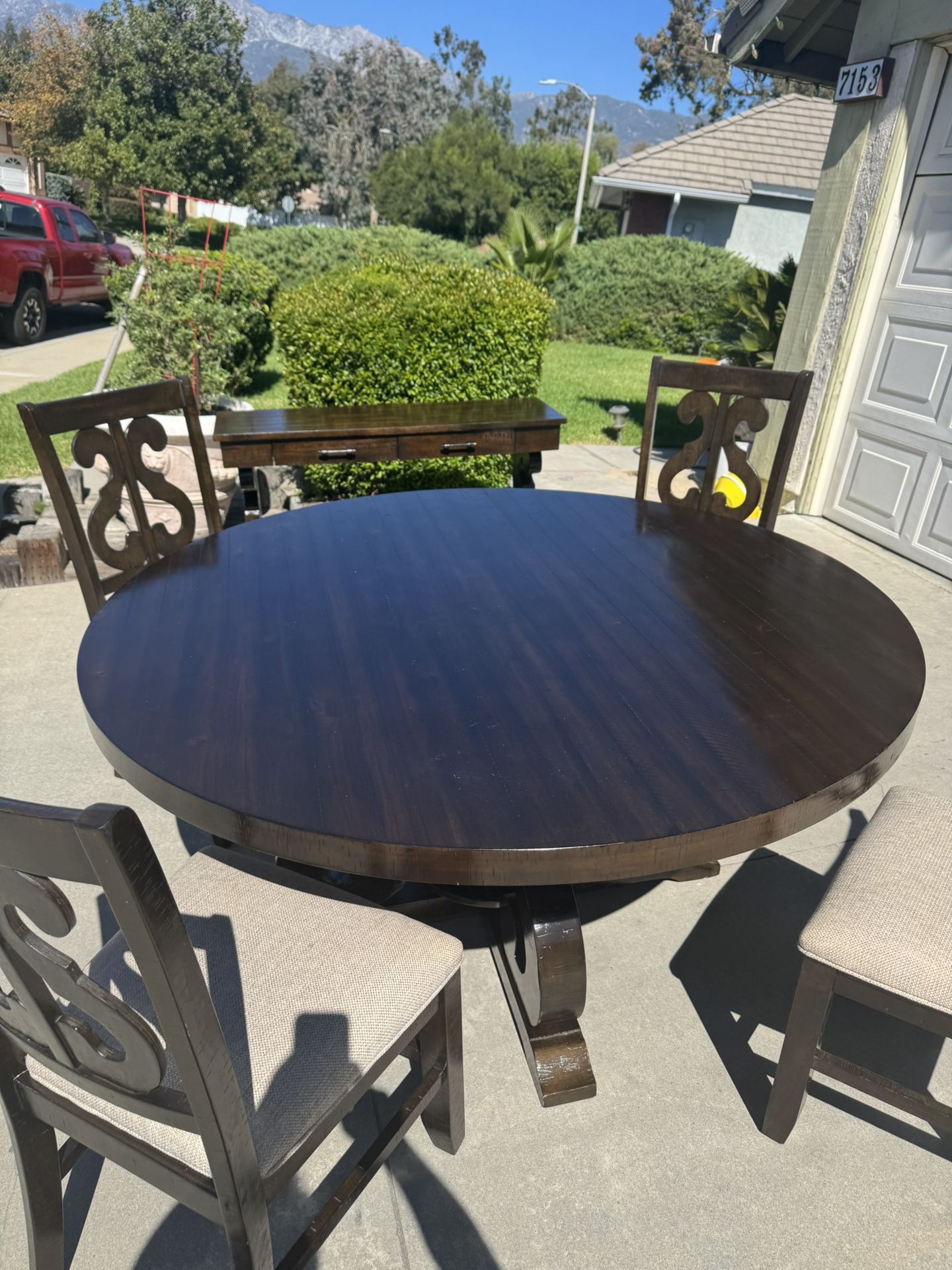 Rustic Dining Table With 4 Chairs And Walk In Table.
