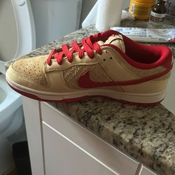 Light crimson dunks