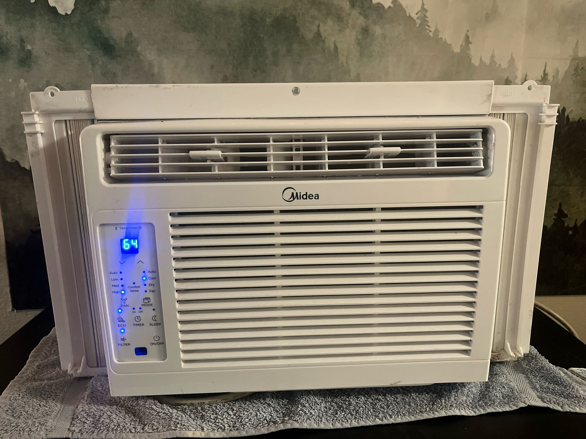 Midea window AC unit Model MAW05R1WWT