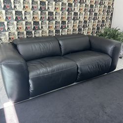 Leather Loveseat/Sofa (black, Power Recline) 