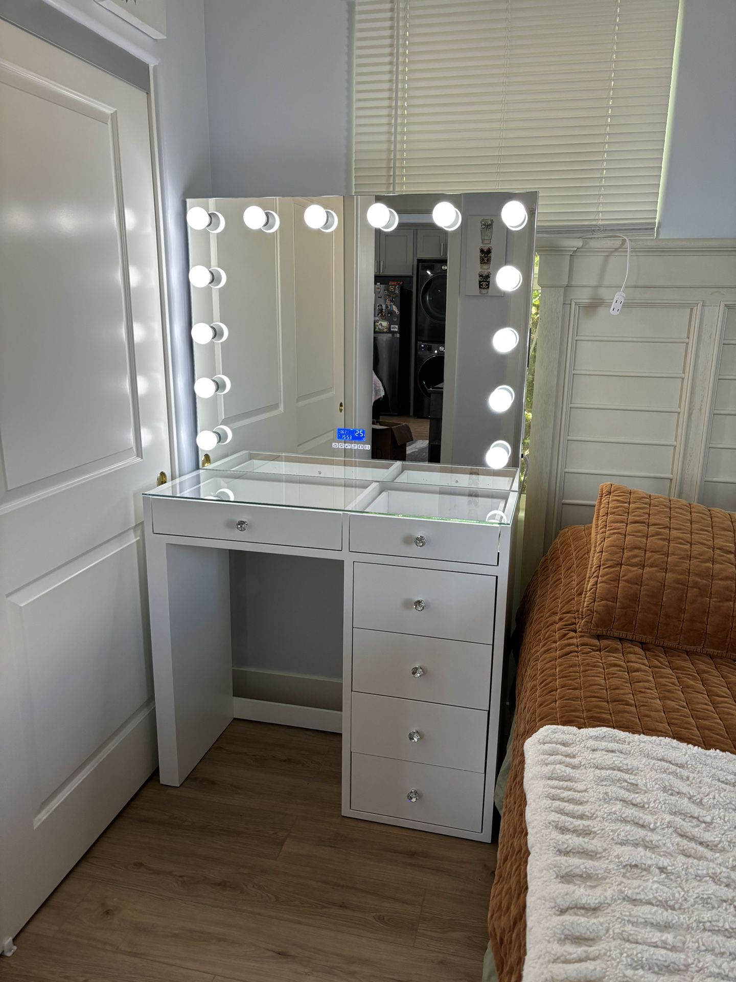 New 40 In Makeup Vanity With Bluetooth Mirror😍❤️