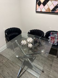 Ding room table 3 chairs
