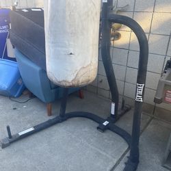 Everlast Heavy Bag Stand with . Heavy Punching Bag 