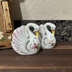 Vintage swan salt and pepper shakers
