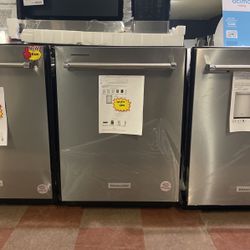 KitchenAid Top Control Built In Dishwasher With Stainless Steel Steel Tub 39 DBA💢💢