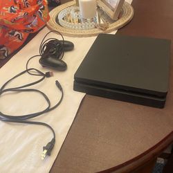 PS4 Slim 500 GB - Used with love 