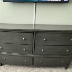Dresser With Mirror and Matching Nightstand. 3pc Set. 