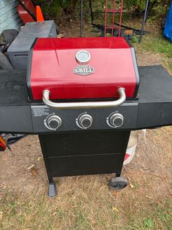 Expert grill with propane tank
