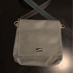 Ladies Cross Body Bag. Grayish Green. 100% Argentinian Leather.