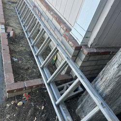 28 Foot Aluminum Extension Ladder 