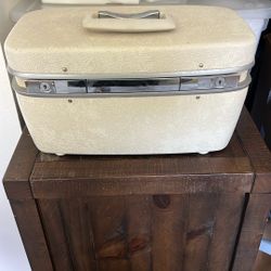 Vintage Luggage.  Train Case. 