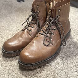 Stylish Brown Leather Boots – Classic Look, Like New!
