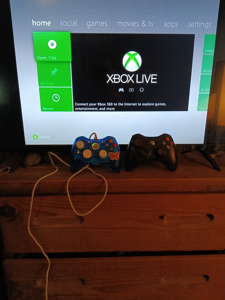 Xbox 360 2 Games 2 Controllers