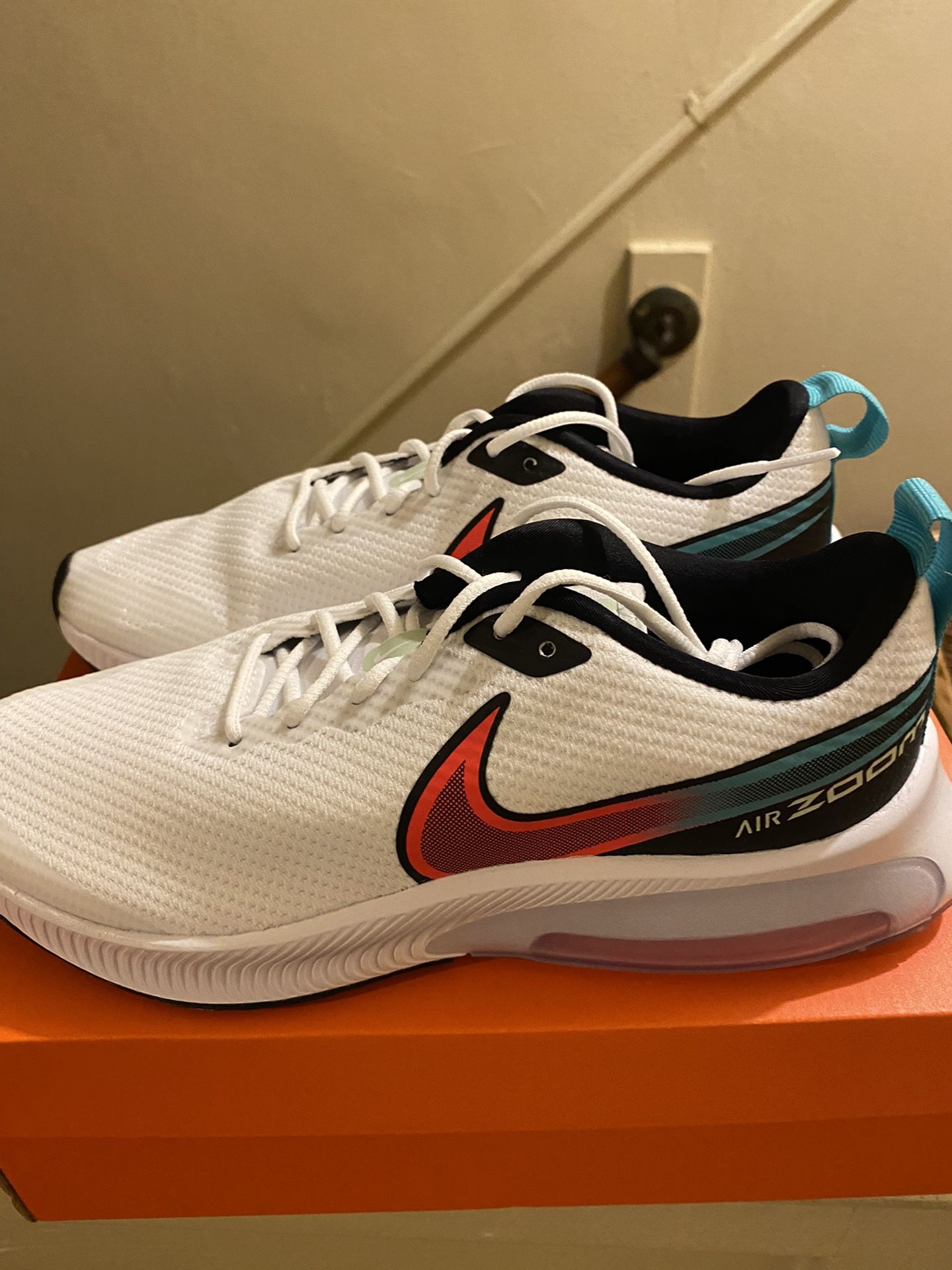 Women’s Nike Shoes. Size: 6