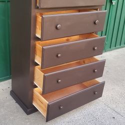 Cajonera Grande De Madera.  58 De Alto