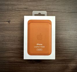 Apple Leather Wallet with MagSafe & Find My