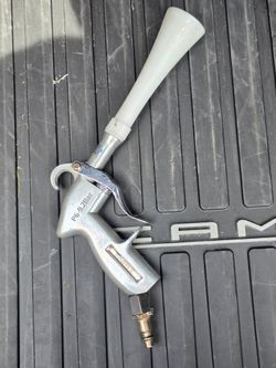 Air cleaning tool