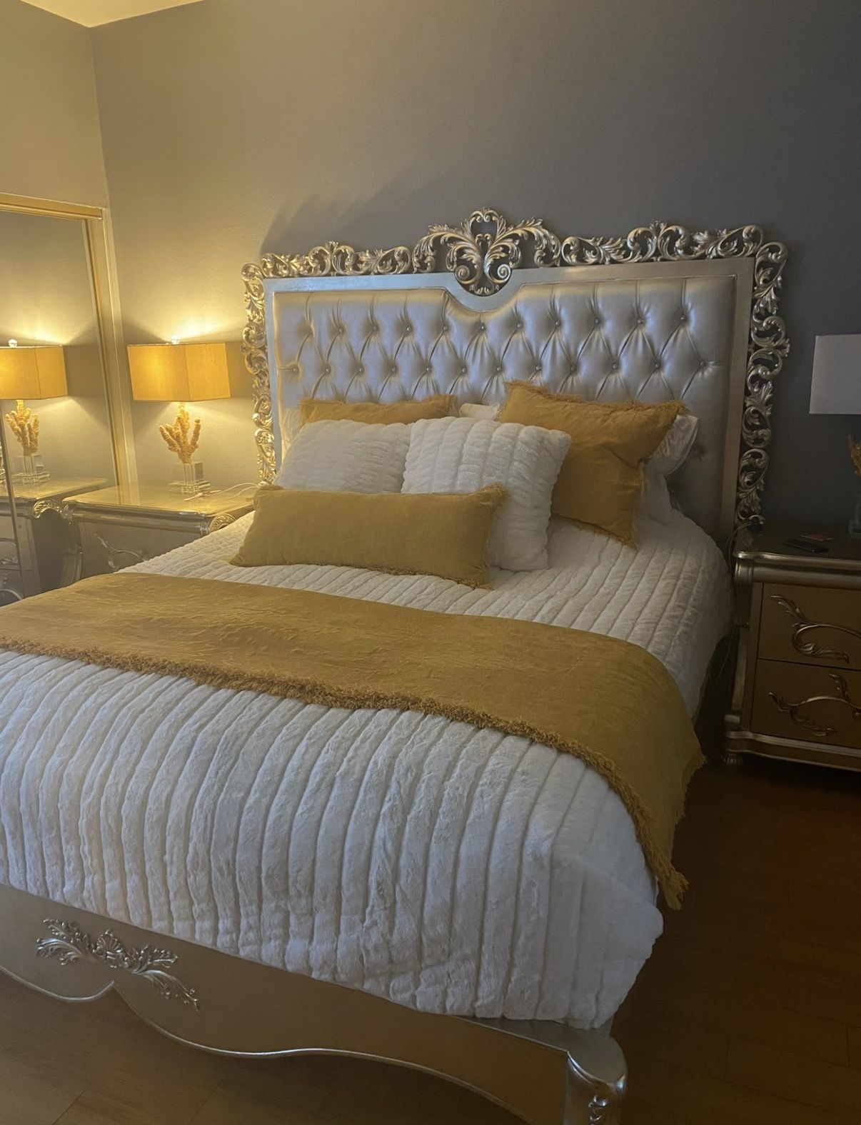 Luxurious King Bed with Nightstands