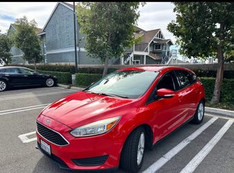 Ford Focus SE flex gas Clean title excellent condition no accident no damage Automatic transmission Back up camera Bluetooth Sunroof power windows, po