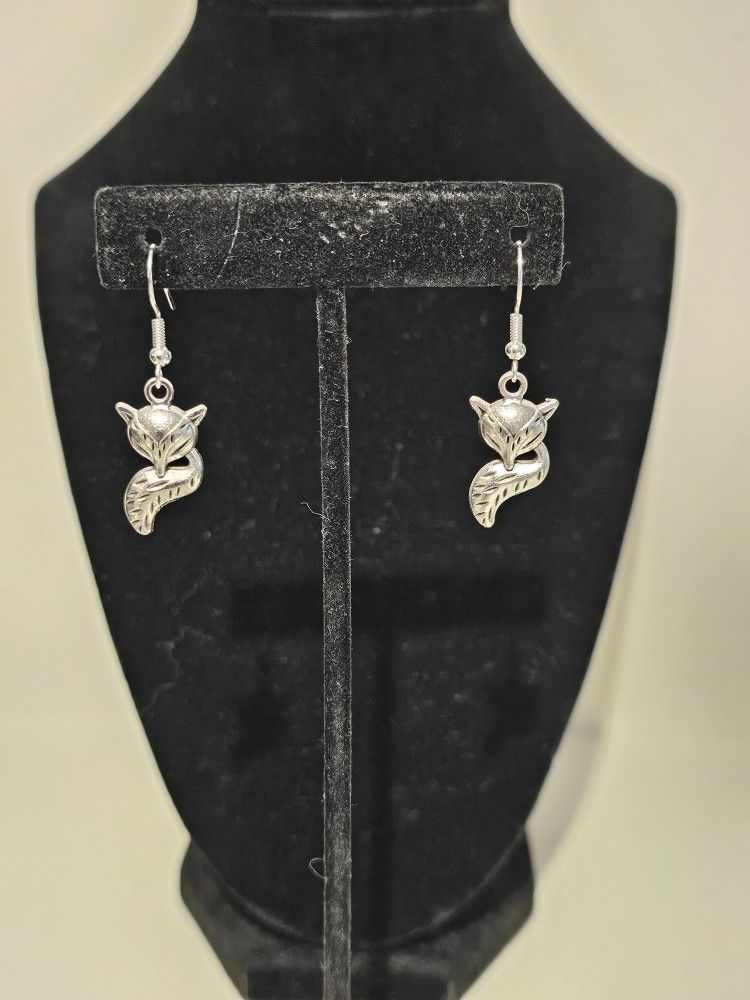 New Silver Diamond Cut Fox Earrings