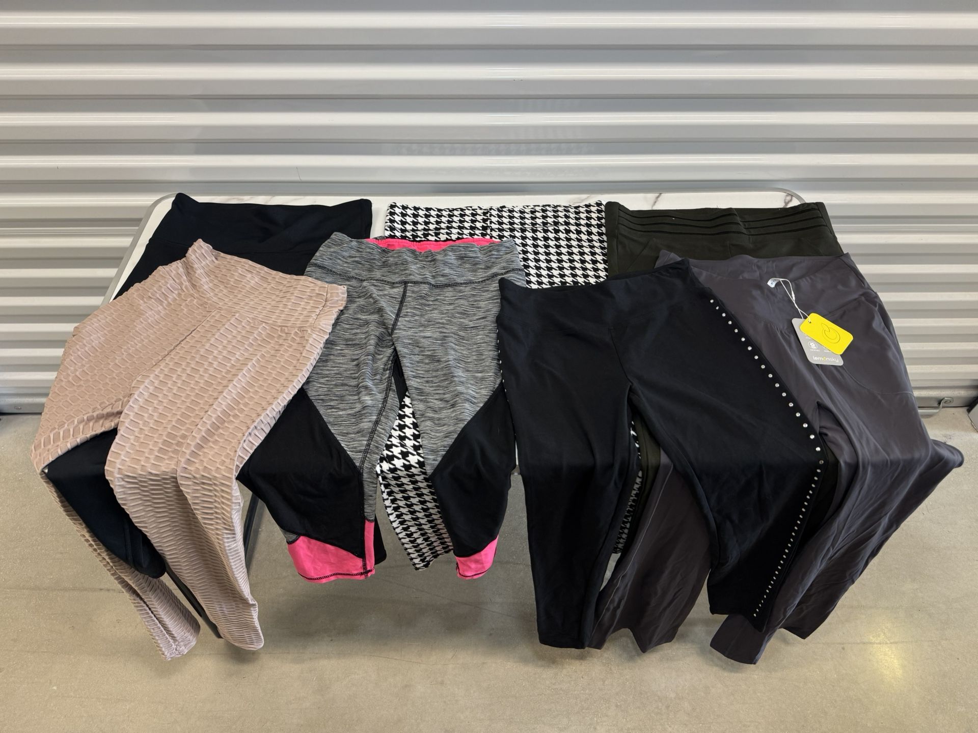 Women’s Athletic Leggings Pants Stretch Size Medium 7 For $25 one new with tags.