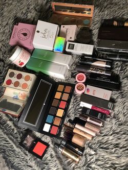 Brand make up/make up