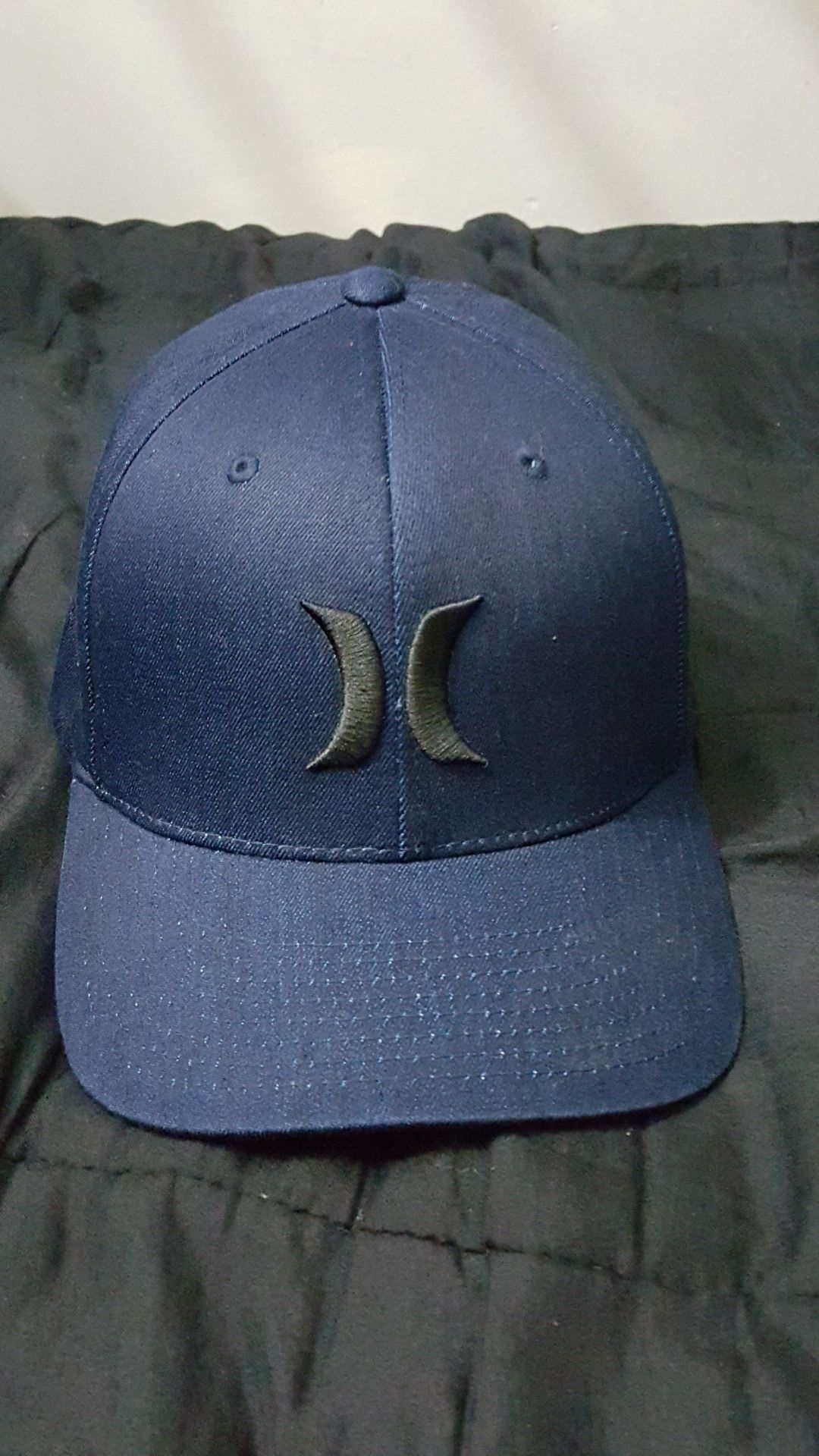 HURLEY FLEX FIT HAT SIZE SMALL/MEDIUM LIMITED EDITION DARK NAVY BLUE BRAND NEW WITH OUT TAGS SERIOUS BUYER'S MAKE ME AN OFFER