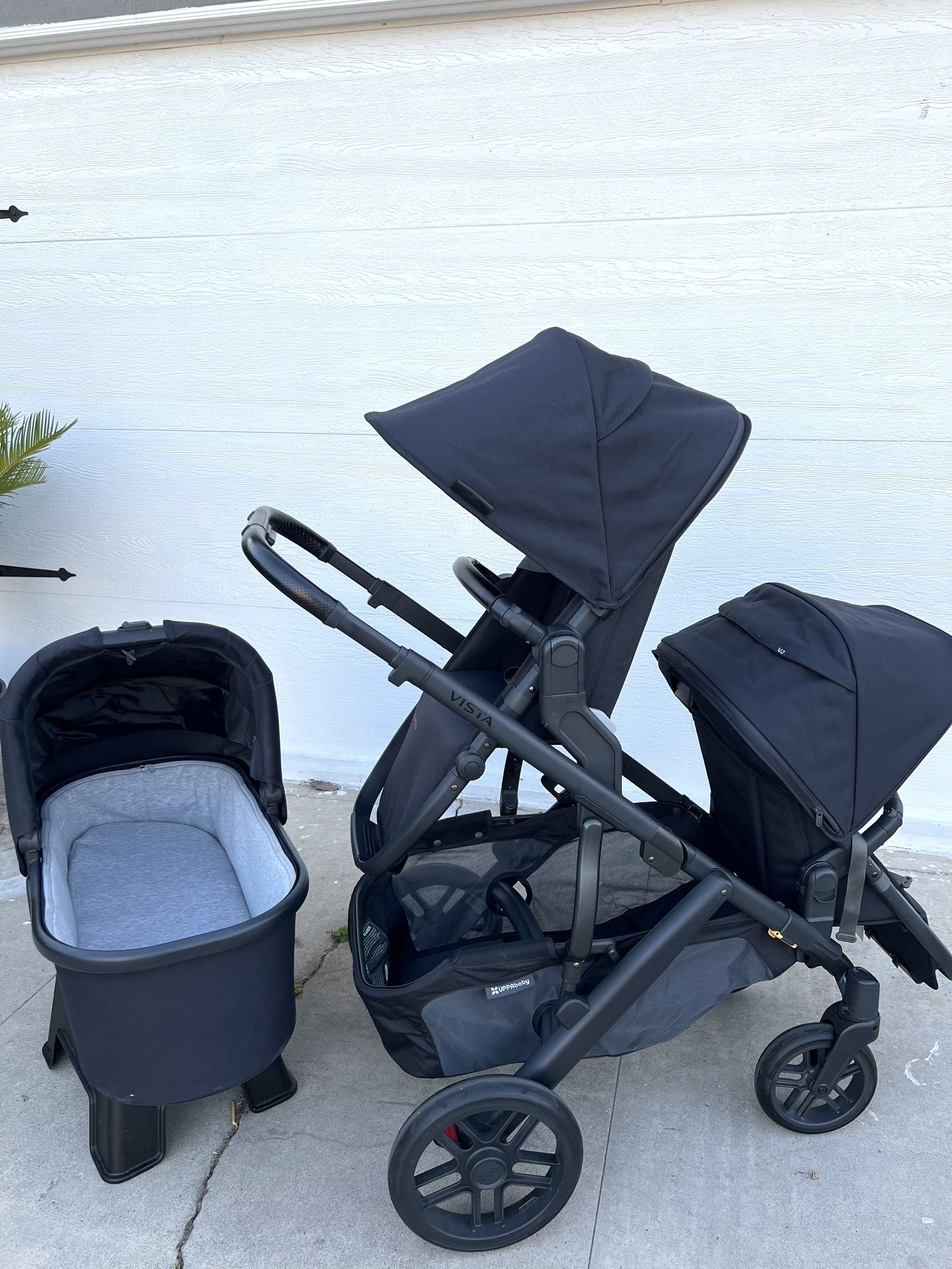 Uppababy vista v2 double stroller and bassinet 