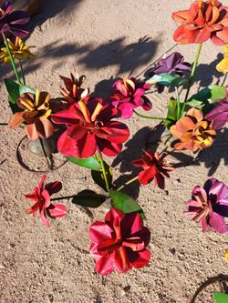 Artificial metallic flowers 1'10"