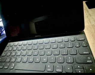 Apple iPad 2 With Boxes Including Bluetooth Magic Keyboard Comes With Box And Cord.