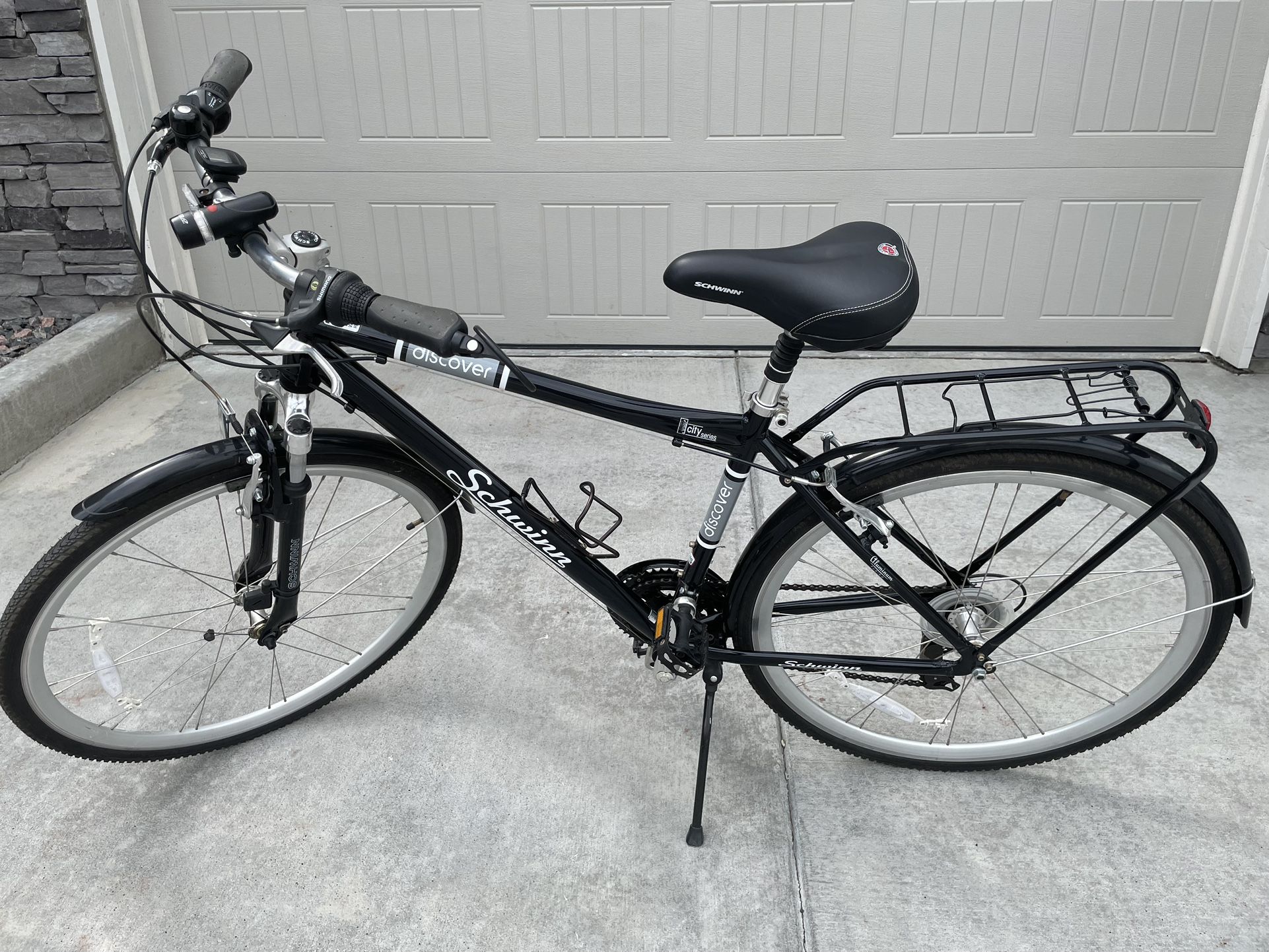 schwinn discover city series bicycle Adult Hybrid Bike for Men and Women, 700c Wheels, 21-Speeds, 19-Inch Aluminum Step-Over Frame, Front and Rear Fenders, Rear Cargo Rack, Black : Hybrid Bicycles : Sports & a versatile city bike for commuting Ubuy Schwinn Discover Hybrid Comfort