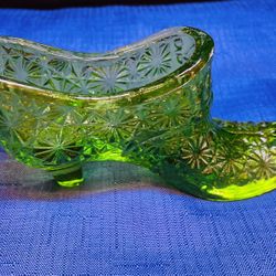 Vintage Beautiful Green Daisy & Button  Pressed Glass Shoe
