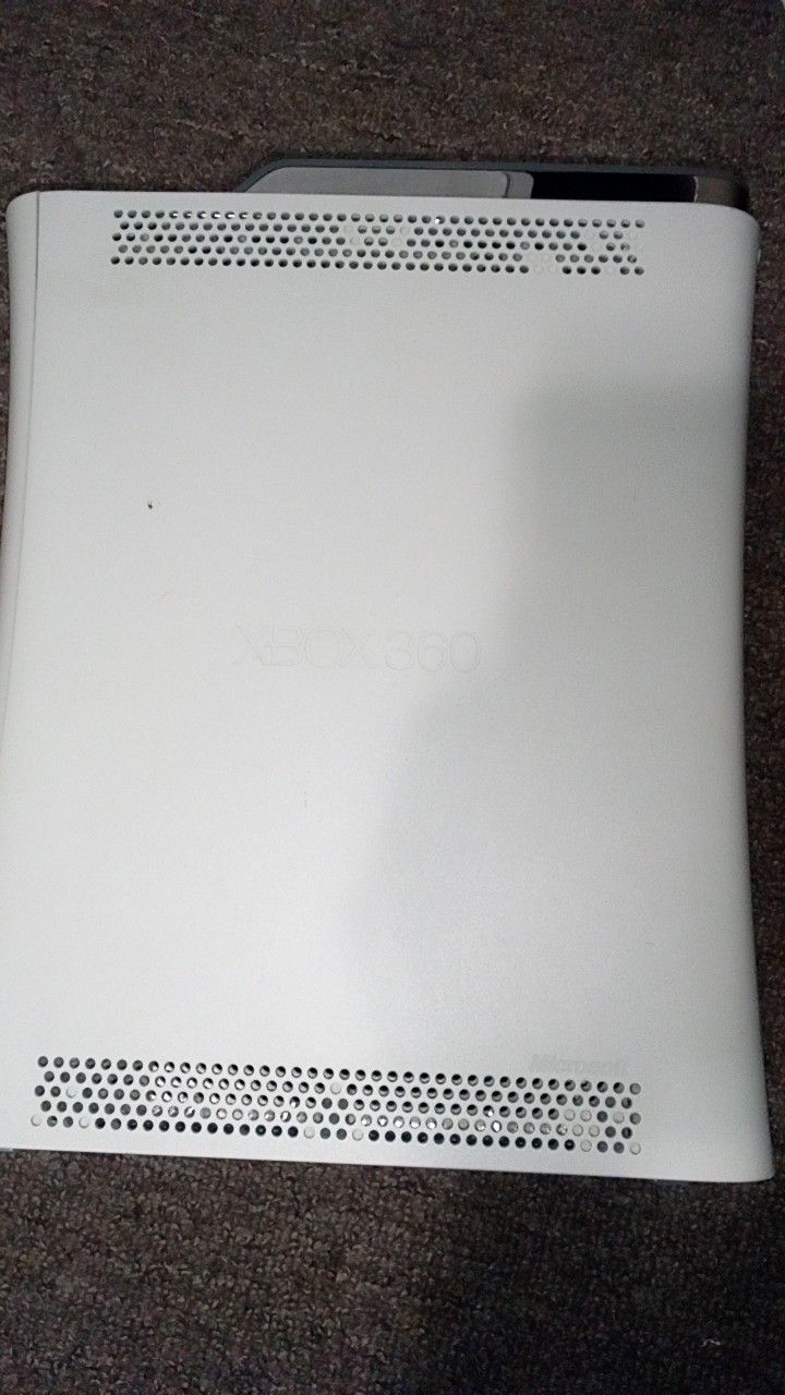 Xbox 360, Carry Bag And 2 Controllers