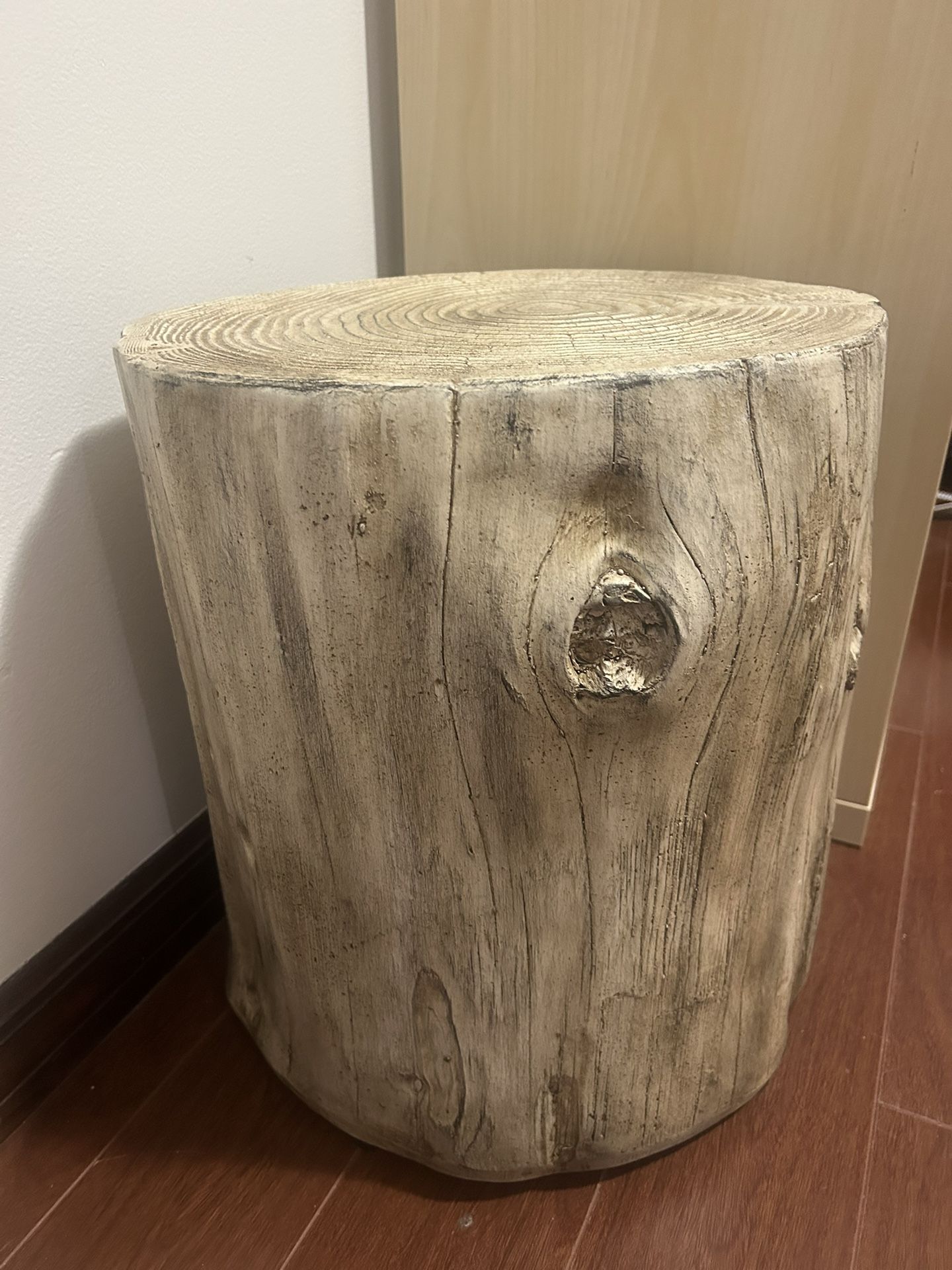 Stump Side table Wood-Look Tree Stump