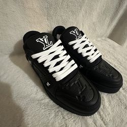 Louis Vuitton Trainer Sneaker (Black)