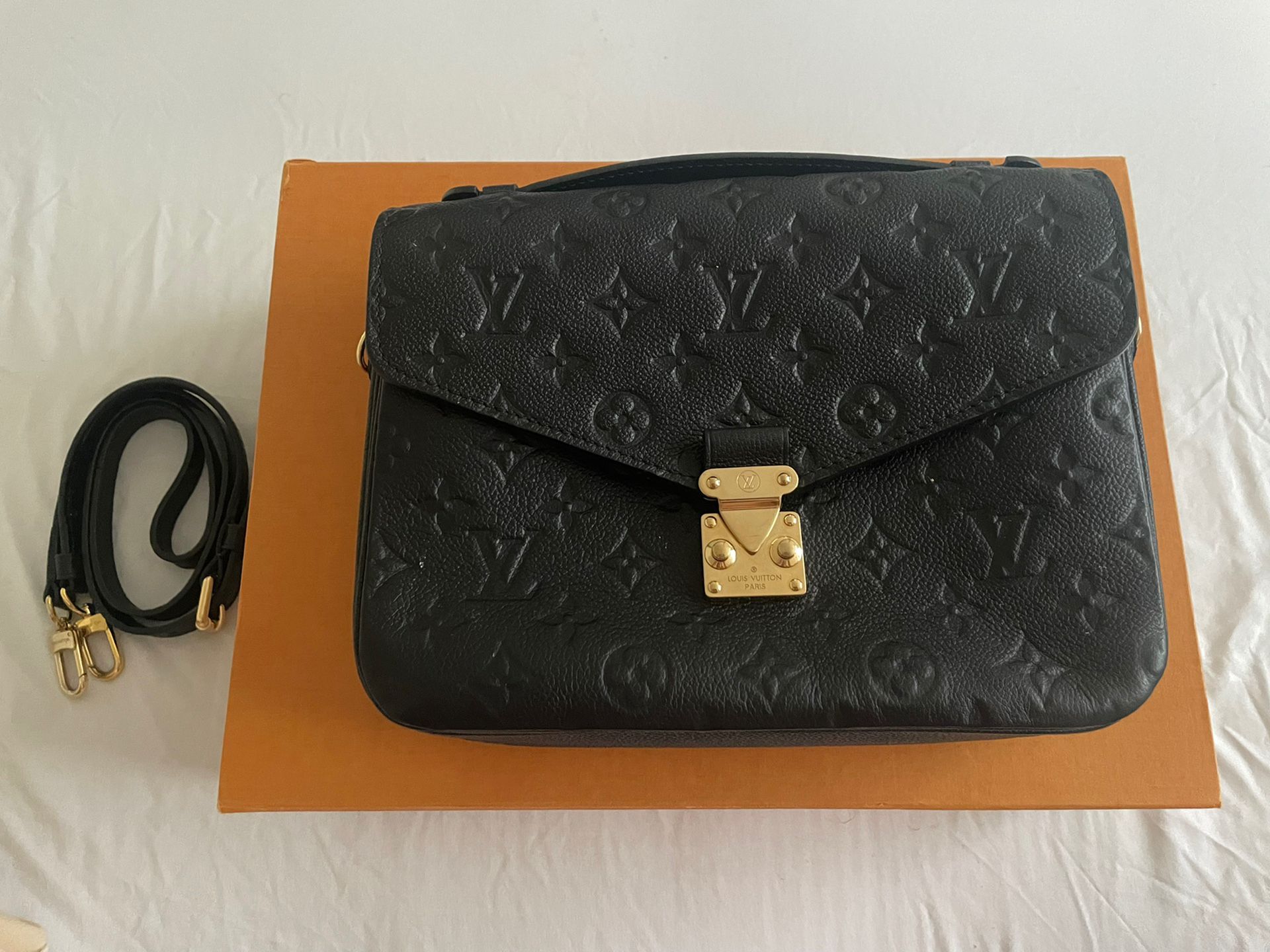 Louis Vuitton ‘The Pochette Metis Handbag’  (black) 