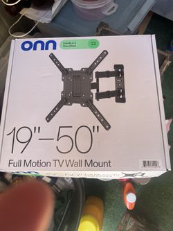Kit cute hang a TV on the wall