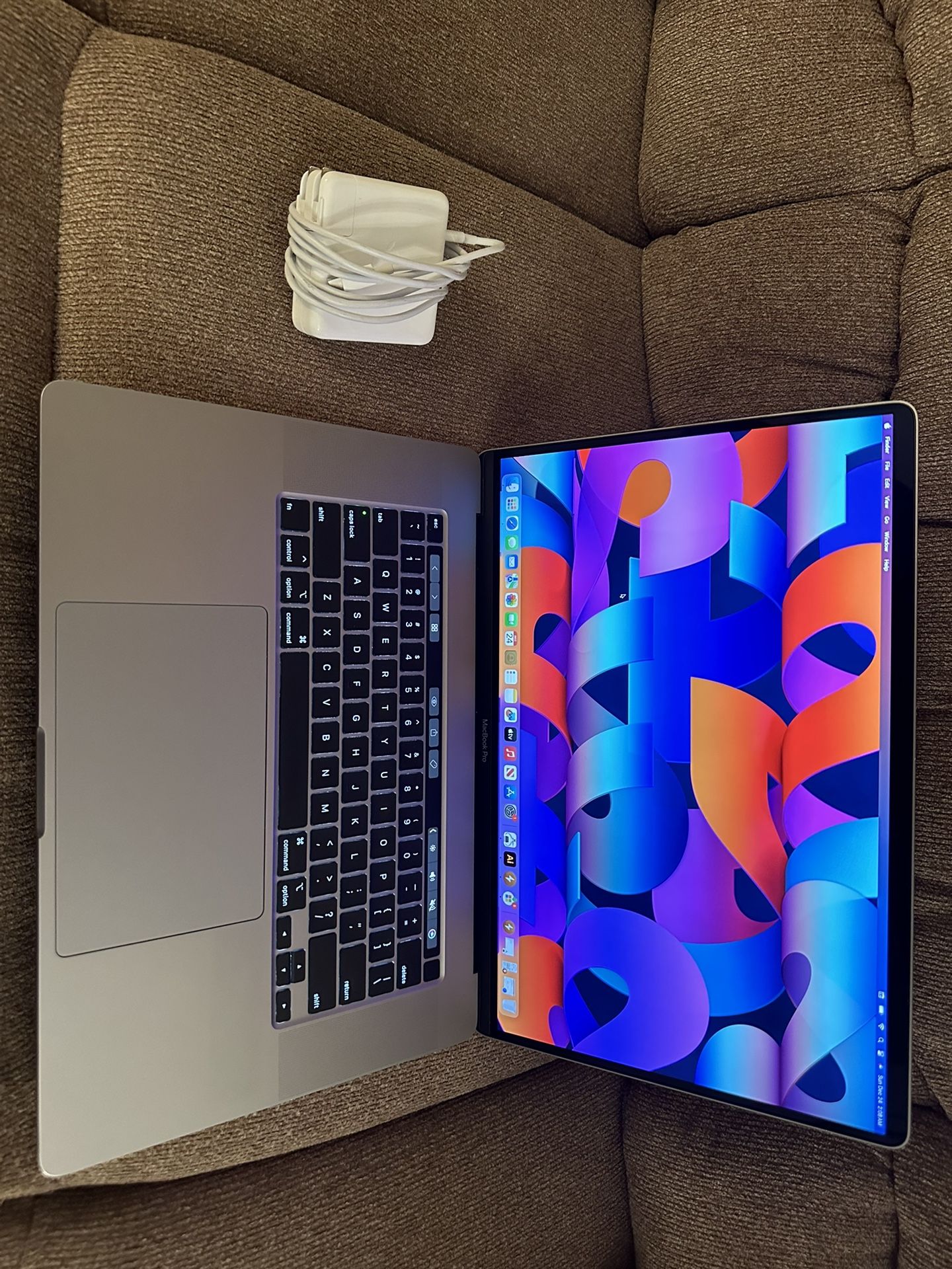 2019/2021 MacBook Pro 16”, i7 2.6ghz 6 Cores, 32gb ram,512gb.4GB graphic