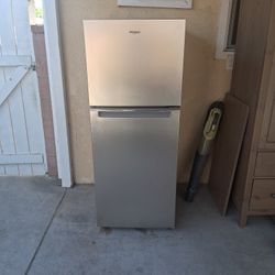 Whirlpool Stainless Steel Finger Print Resistant  