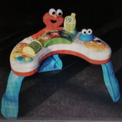 Fisher-Price: Elmo’s Sing & Teach Table