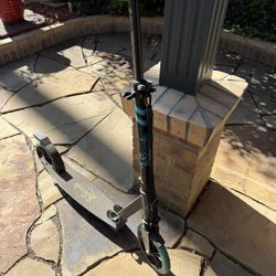 La Scoota Foldable Kick Scooter 