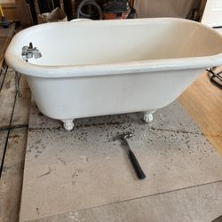 Cast Iron Claw foot Tub 