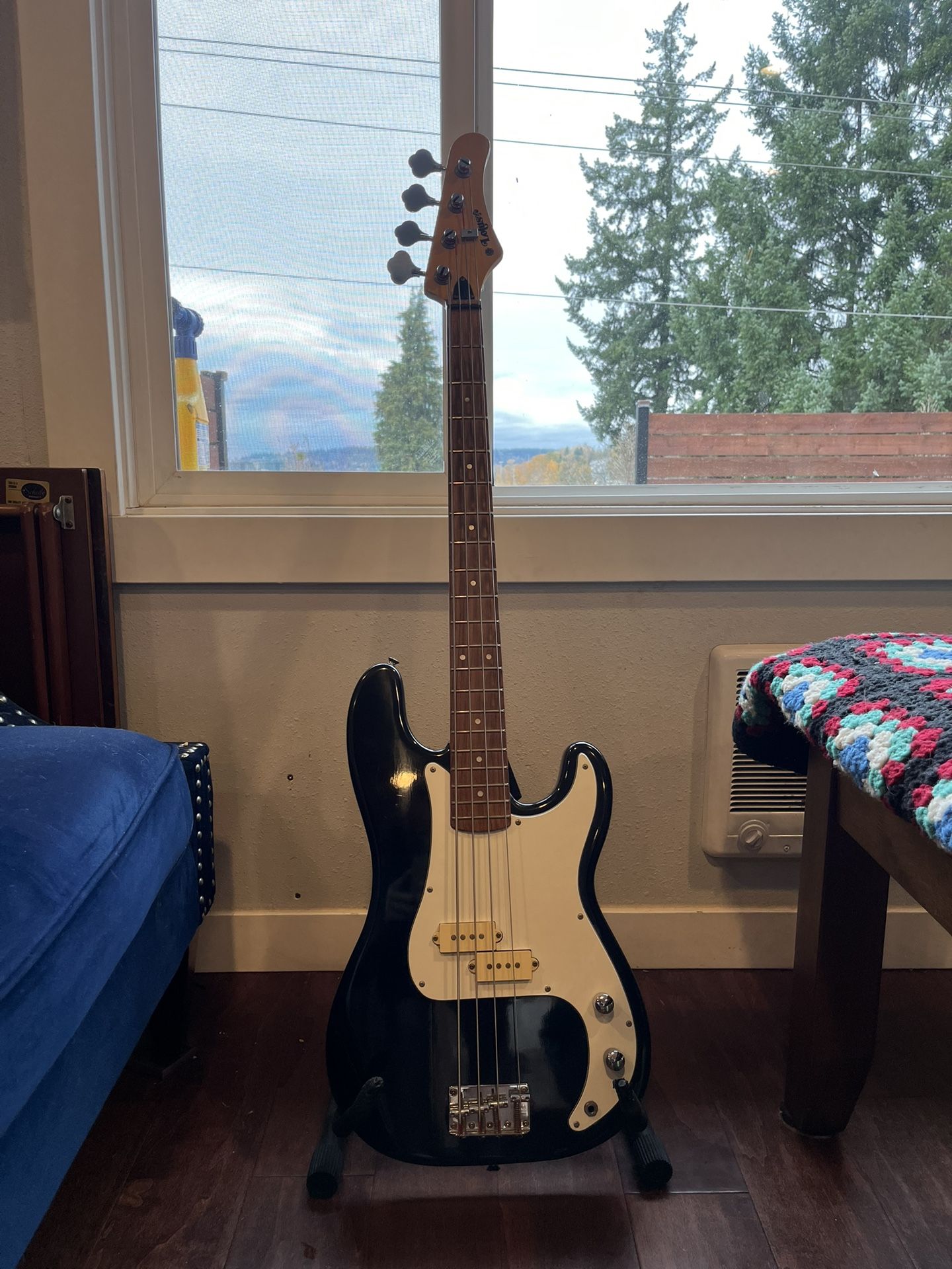 Vintage Lotus P Style 4-String Bass Black