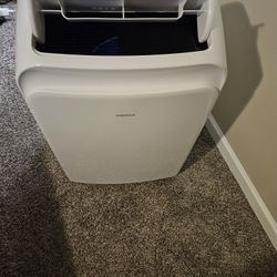 Insignia™ - 250 Sq. Ft. Portable Air Conditioner - White