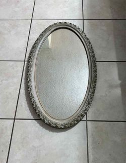 Vintage Oval Mirror 35.5”Hx19.5”L Mirror 31”