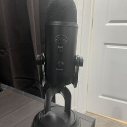 Blue Yeti - Blackout Mic